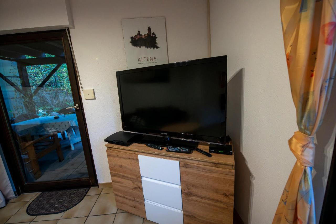 Schoene Ferienwohnung In Ruhiger Lage Алтена Екстериор снимка